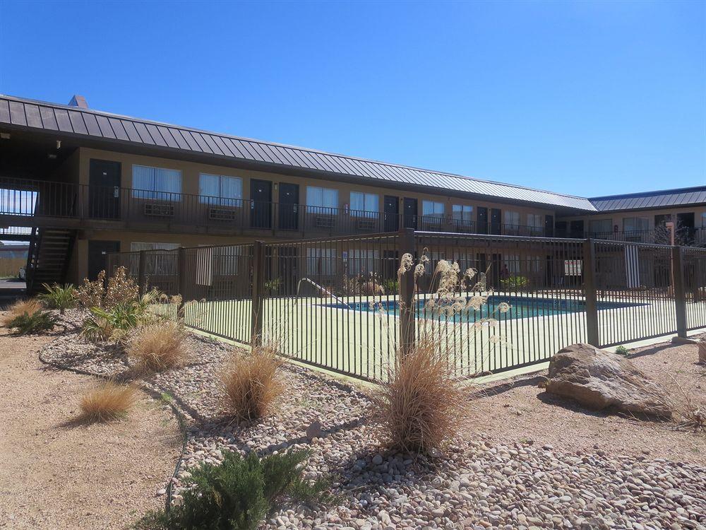 Howard Johnson By Wyndham Odessa Tx Exterior photo
