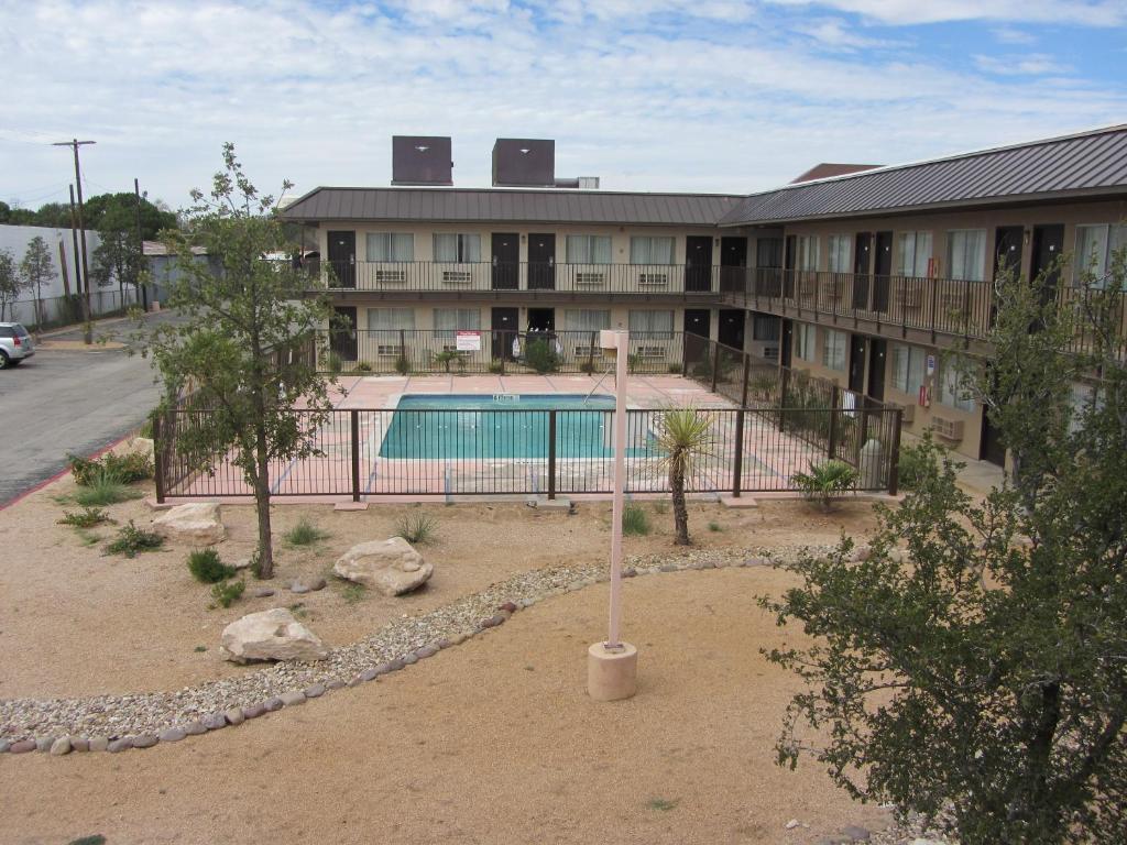 Howard Johnson By Wyndham Odessa Tx Exterior photo