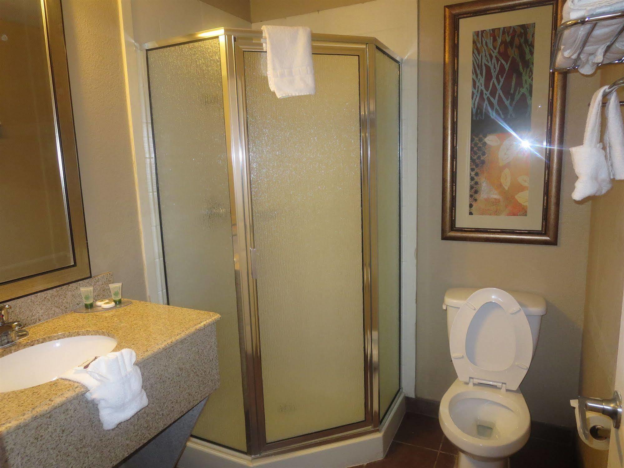 Howard Johnson By Wyndham Odessa Tx Exterior photo