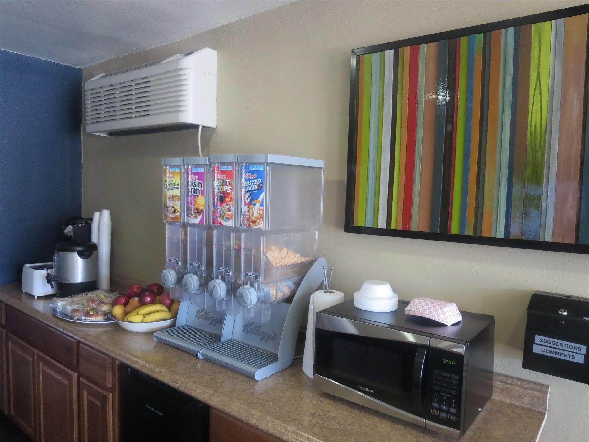 Howard Johnson By Wyndham Odessa Tx Exterior photo