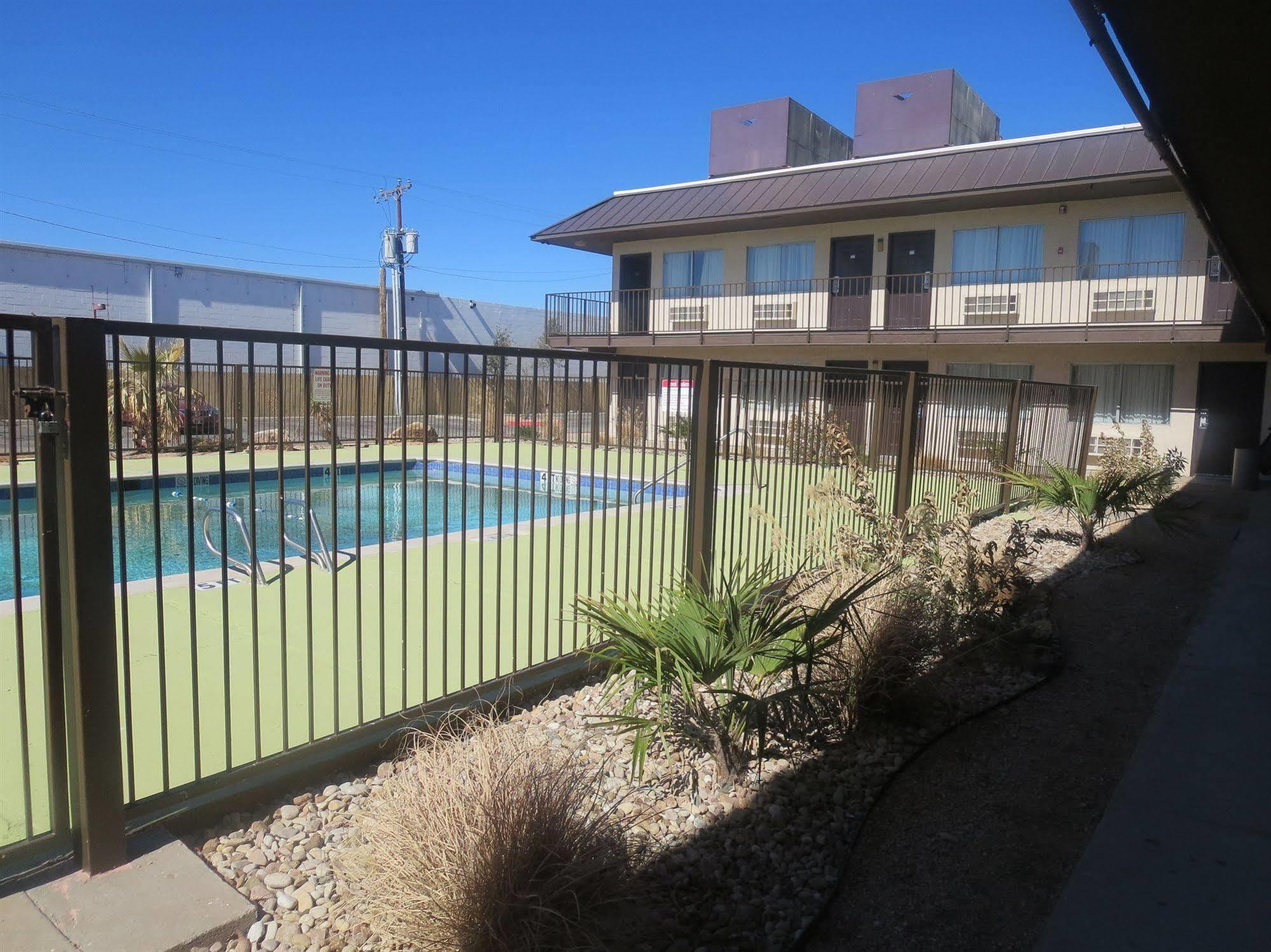 Howard Johnson By Wyndham Odessa Tx Exterior photo