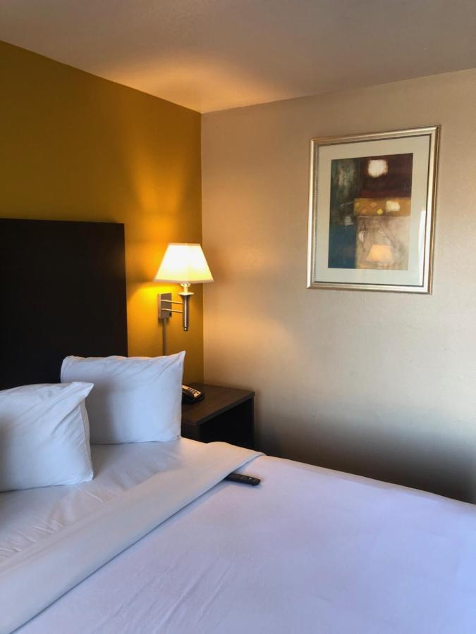 Howard Johnson By Wyndham Odessa Tx Exterior photo
